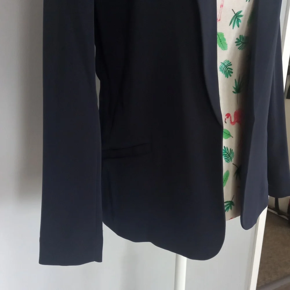 H&M navy blue lightweight blazer jacket (Size 8) - Picture 3 of 7